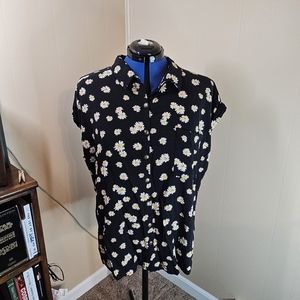 No Boundaries Black Floral Daisy Button Up Blouse